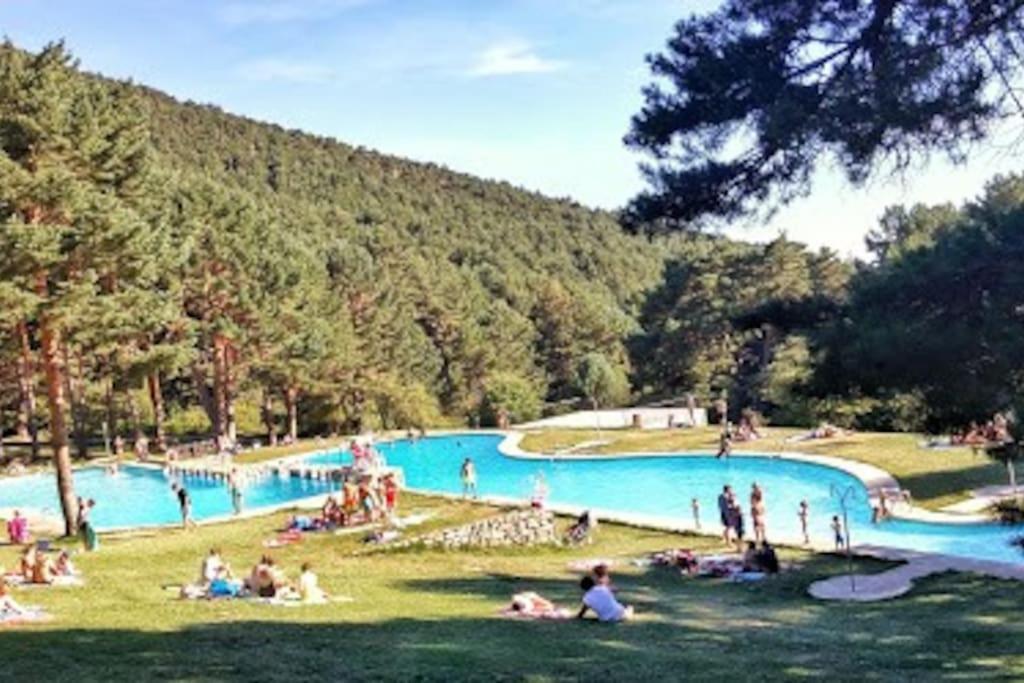 La Candela Cercedilla Luaran gambar